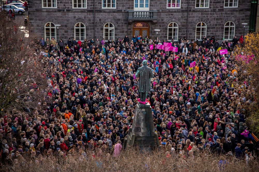 Women protest income inequality and the gender pay gap in Reykjavík, Iceland on October 24th, 2016. Photographer: Arnþór Birkisson.